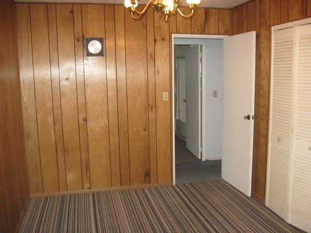 Property photo 5 - 3 Bedroom / 2 Bath Ranch - 1833 Rosemont Drive